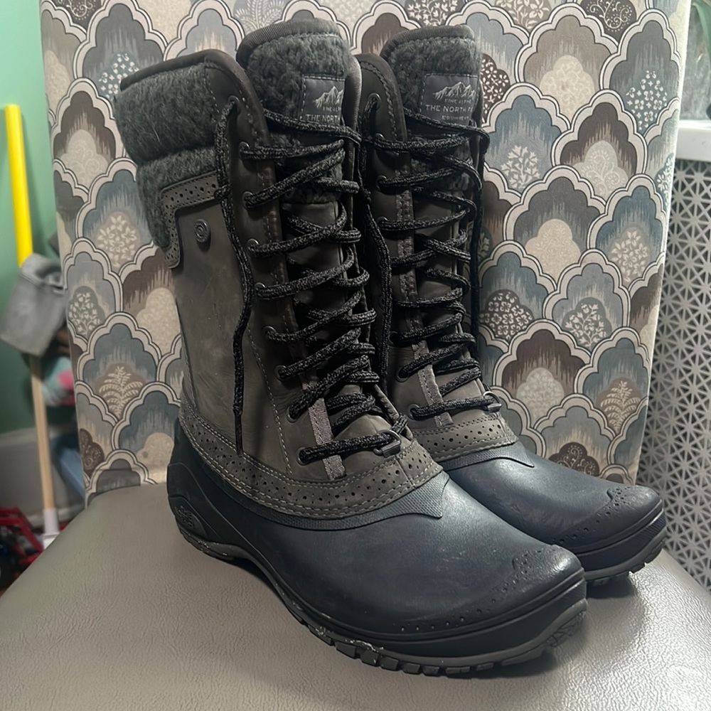 The North Face Shellista II Mid Womens Phantom Boots Size 7.5 Plum Kitten Grey